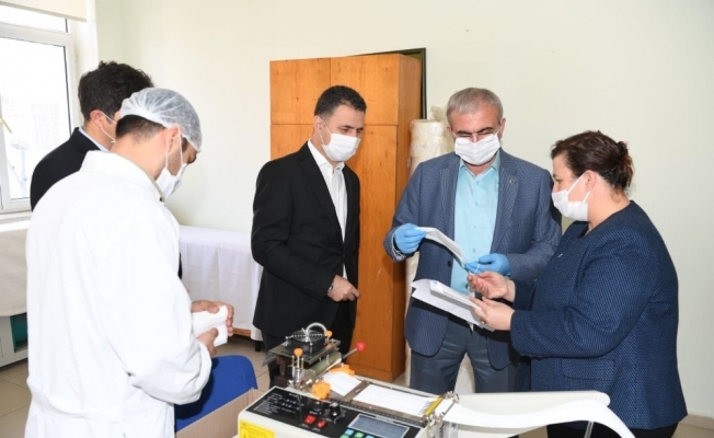 Antalya Valiliği 3 milyon 700 bin maske dağıttı