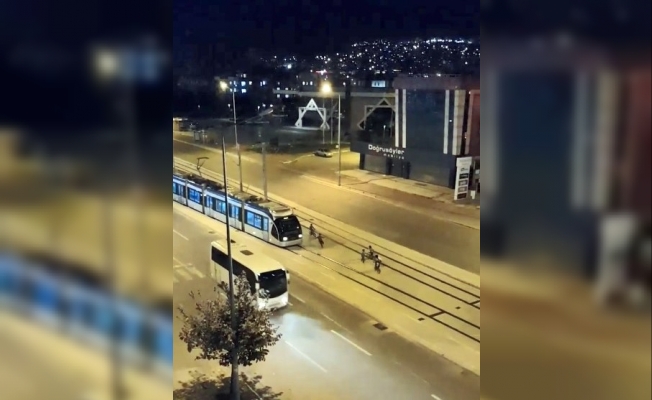 Antalya’da çocukların tramvayla ölüm oyunu