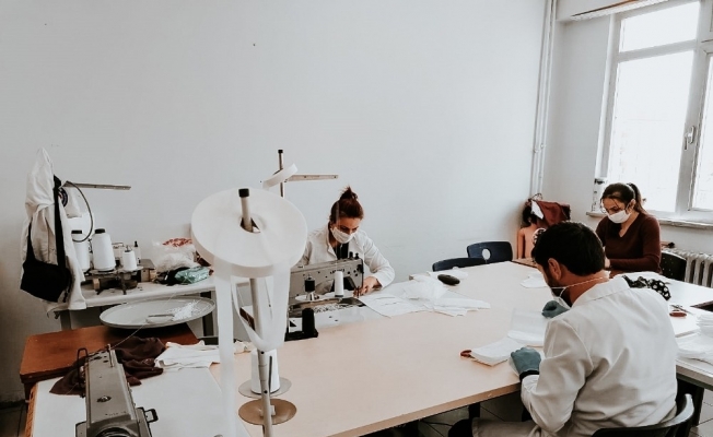 Ardahan Halk Eğitim Merkezinde maske üretimi