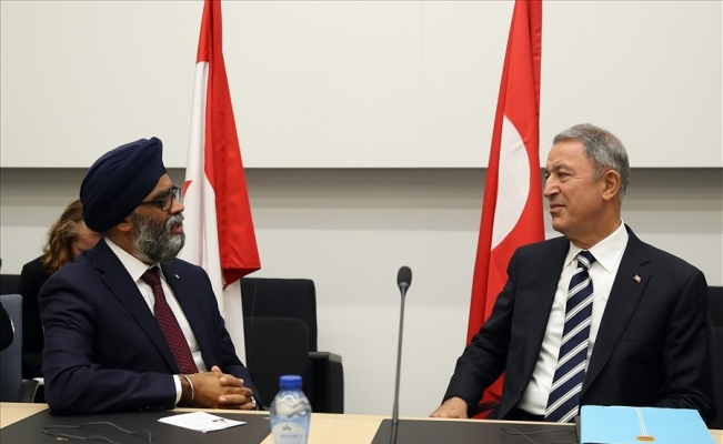 Bakan Akar, Kanada Savunma Bakanı Sajjan ile görüştü