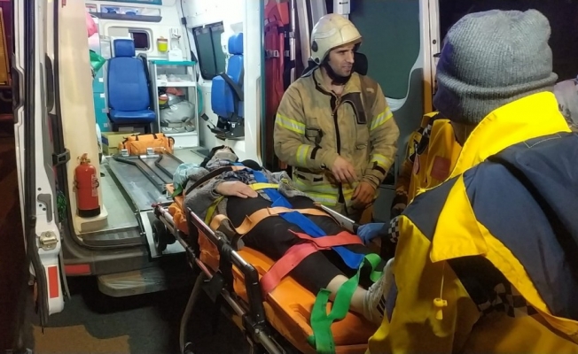 Başakşehir’de hafif ticari araç ile çarpışan otomobil takla attı: 3 yaralı