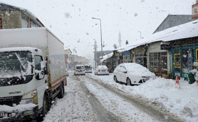 Bingöl’de kar yağışı, 281 köy yolu kapandı