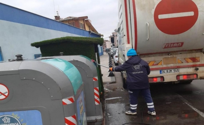 Çöp konteynerleri yıkanarak dezenfekte edildi