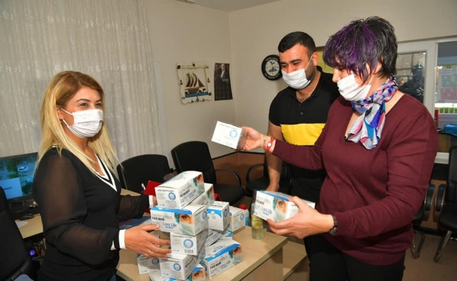Çukurova’da ücretsiz maske dağıtımı