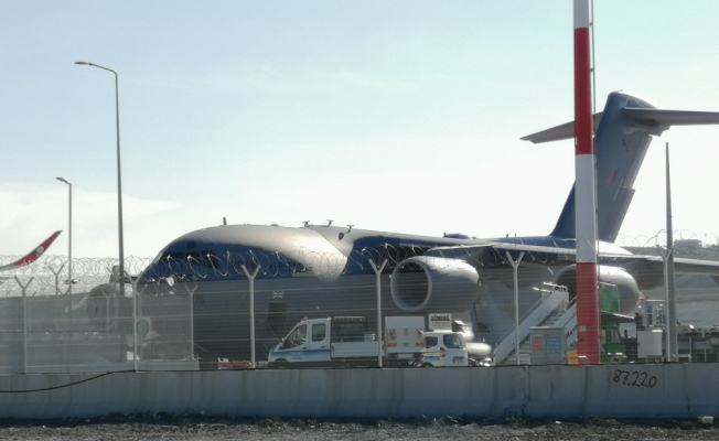 İngiliz Kraliyet Hava Kuvvetleri uçağı 15 tonluk sağlık ekipmanı için yeniden İstanbul’da