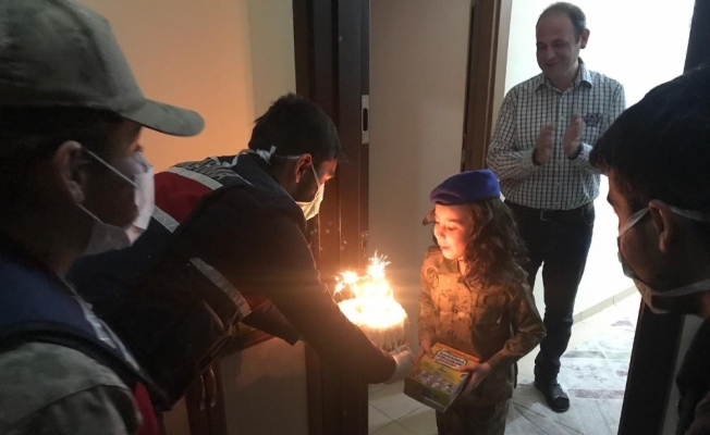 Jandarmadan küçük Elif Su’ya doğum günü sürprizi
