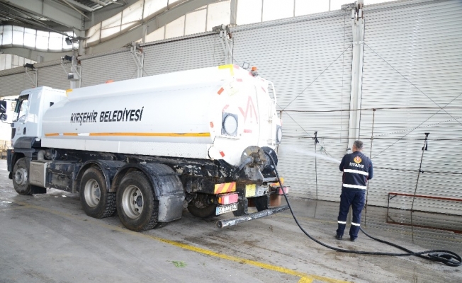 Kırşehir Belediyesi semt pazarını dezenfekte etti