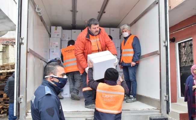 Lapseki’de 2 bin aileye yardım kolisi dağıtıldı