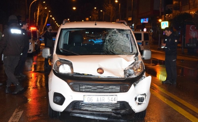 Malatya’da hafif ticari aracın çarptığı genç ağır yaralandı