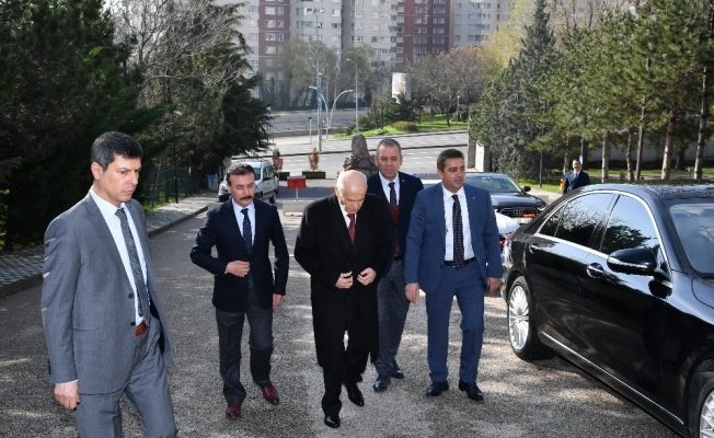MHP lideri Bahçeli, vefatının 23. yılında Merhum Türkeş’in Anıtmezarını ziyaret etti
