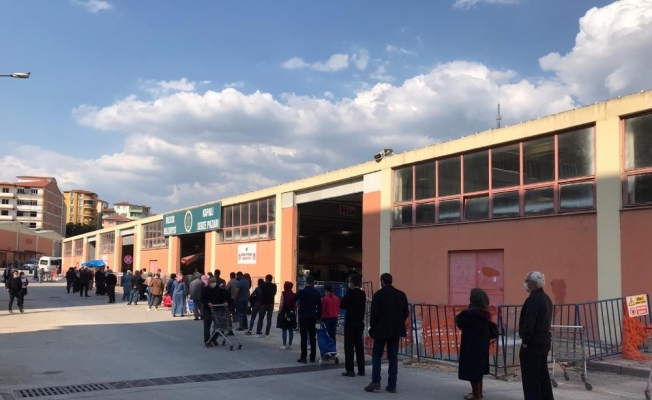 Pazar kuyruğu yaklaşık 500 metreyi buldu