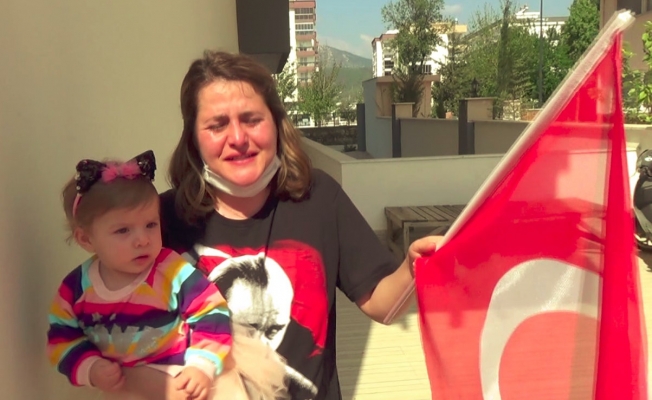 Polisin minik Adem Efe'ye getirdiği polis kıyafeti anneyi gözyaşlarına boğdu