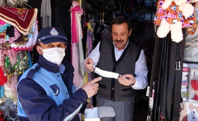 Tokat’ta vatandaşa maske dağıtımı yapıldı