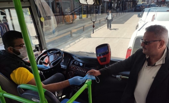 Toplu taşımaya binenlere belediyeden maske