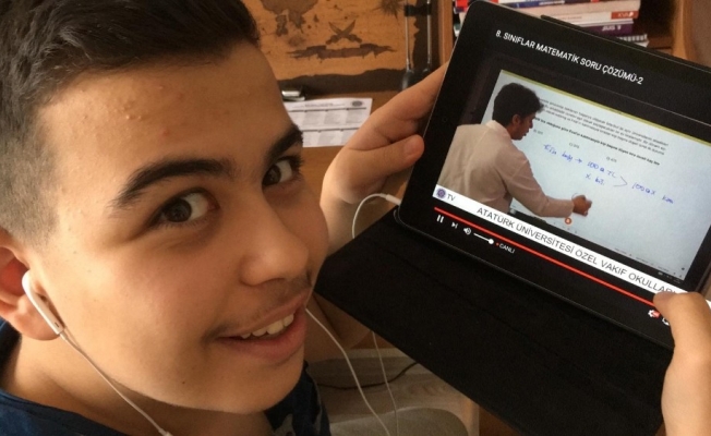 Vakıf okulları eğitimde mesafe tanımıyor