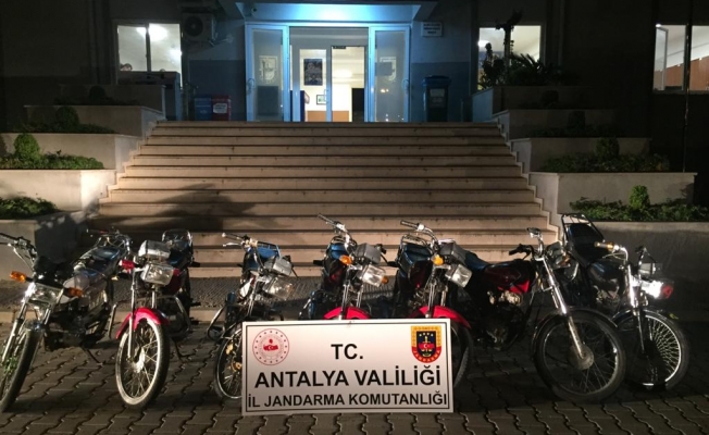 Alanya'da motosiklet hırsızları jandarmadan kaçamadı!