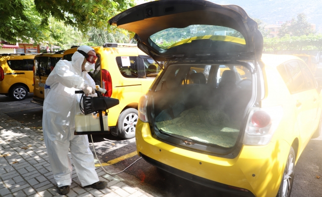 Alanya'da taksi durakları dezenfekte edildi