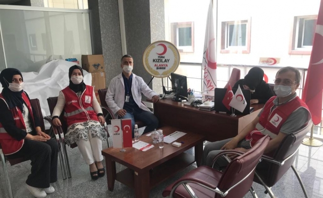 Alanya Kızılay’dan hastane personeline destek