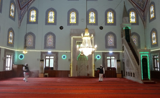 Ataşehir’de camilerde dezenfeksiyon ve temizlik seferberliği