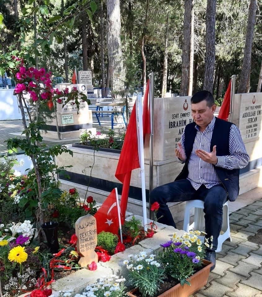 Başkan Türkdoğan şehidimizi mezarı başında andı