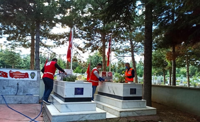 Bayramda kapıları Kızılay çaldı