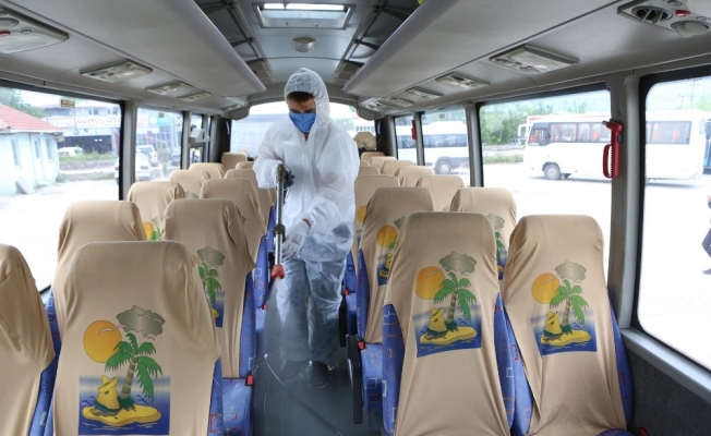 Bolu Belediyesi, personel taşıyan 350 servisi dezenfekte etti