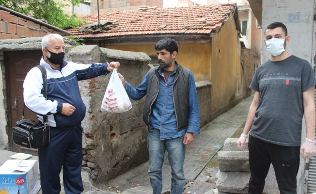 Diyarbakır’da bir lokanta 450 aileye yemek dağıttı