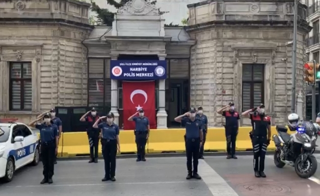 İstanbul’da polis merkezlerinde “sosyal mesafeli” 19 Mayıs kutlaması