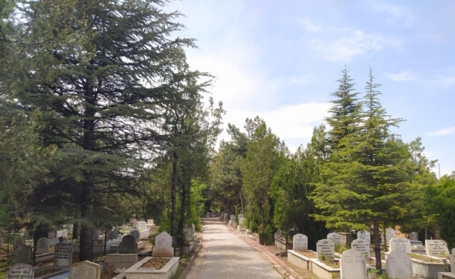 Kırıkkale’de mezarlıklara özel bakım yapıldı