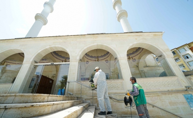 Malatya’da cami avluları dezenfekte ediliyor