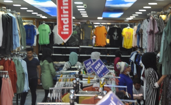 Mardin’de kısıtlama öncesi mağazalarda bayram yoğunluğu