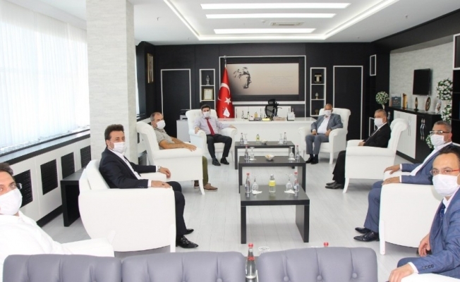 MHP İl Yönetimi Rektör  Karacoşkun’la bir araya geldi