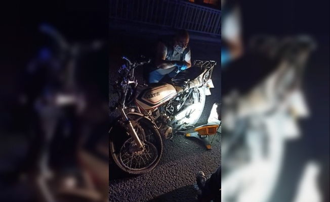 Motosiklet traktöre çarptı: 1 ölü