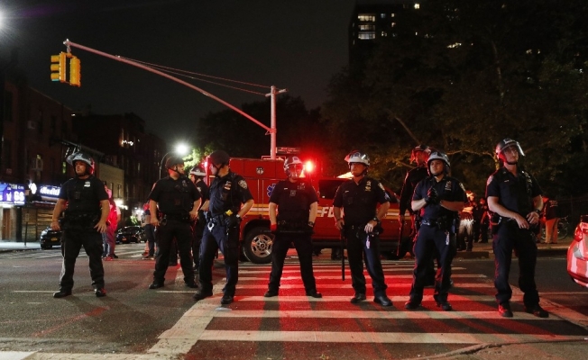 New York’ta Floyd cinayetini protesto eden 200’den fazla kişi tutuklandı
