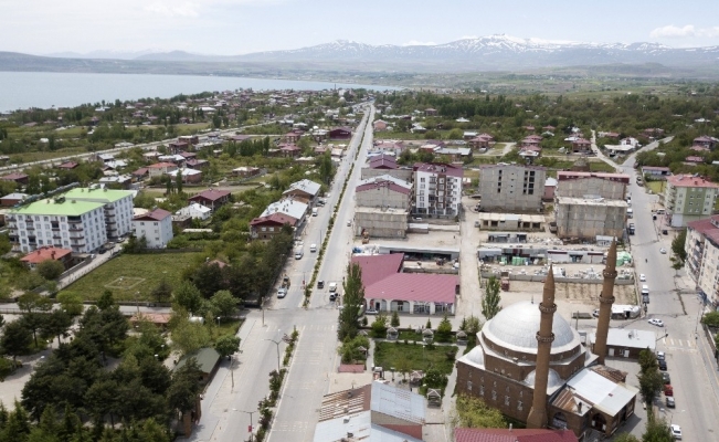 (Özel) Sokağa çıkma kısıtlamasıyla tarihi ilçe Ahlat sessizliğe büründü