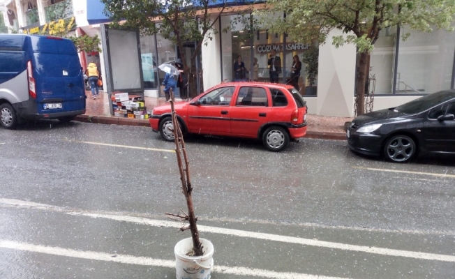 Samsun’da kısa süreli dolu yağışı