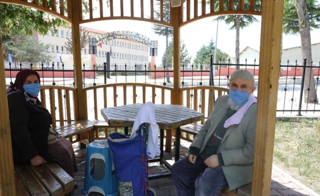 Sokaklar yaşlıların