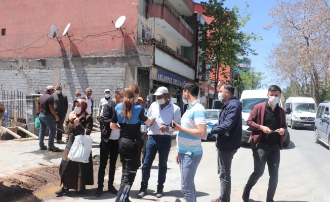 Tatvan’da vatandaşlara ücretsiz maske dağıtımı