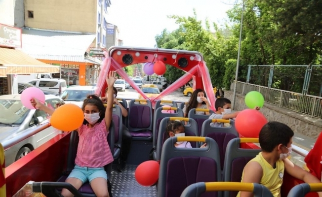 Tunceli’de 14 yaş altına tur otobüsüyle şehir turu