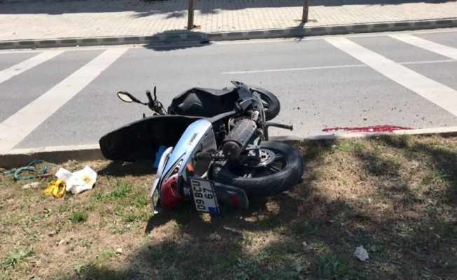 Virajı alamayan motosiklet sürücüsü ağaca çarptı; 1 ölü
