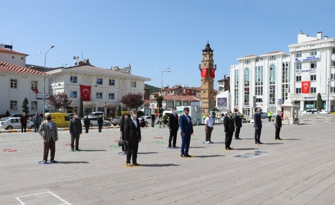 Yozgat’ta 19 Mayıs, sosyal mesafeli ve maskeli kutlandı
