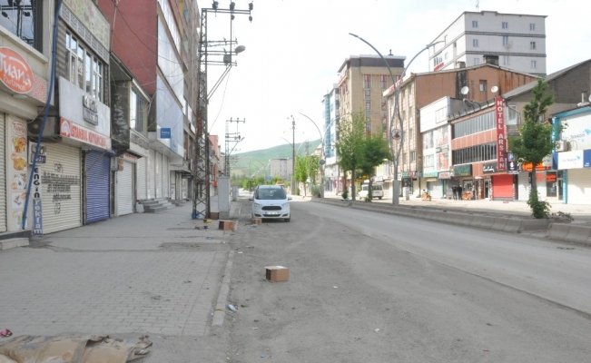Yüksekova’da kısıtlamanın birinci gününde sokaklar bomboş