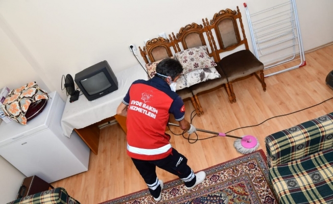 Aksaray Belediyesi evde bakım ve temizlik hizmetlerini sürdürüyor