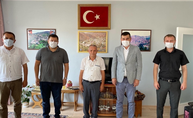 Alanya MHP şehit babalarını unutmadı