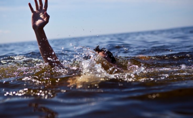Alanya’da boğulma tehlikesi geçiren genç yaşam mücadelesi veriyor   