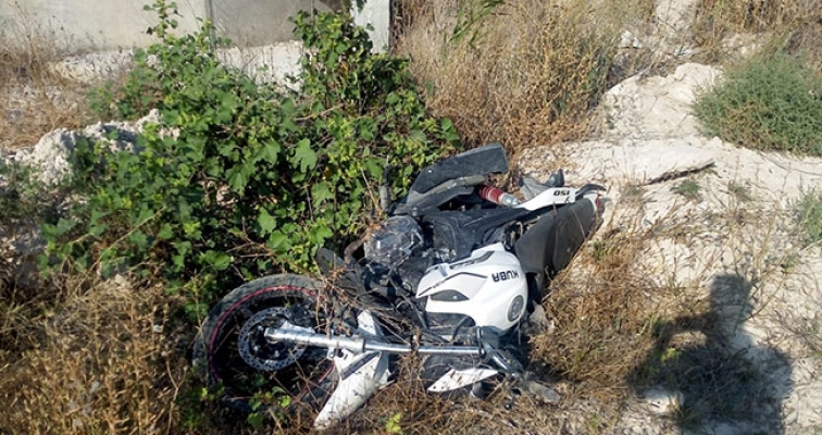 Alanya’da motosikletin üzerine ağaç devrildi: 1’i ağır 2 kişi yaralı