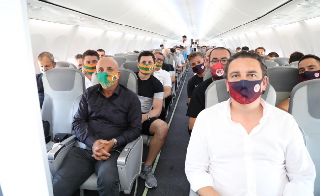 Alanyaspor ve Antalyaspor aynı uçakta İstanbul'a gitti