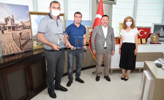 Başkan Beyoğlu’ndan başarılı personellere teşekkür plaketi