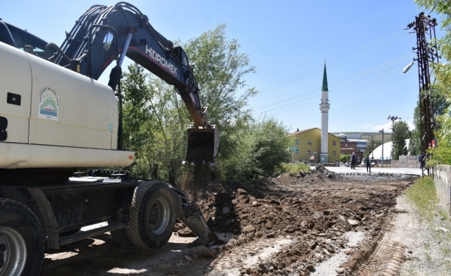 Başkan Geylani: “Yol yenileme çalışmalarına başladık”
