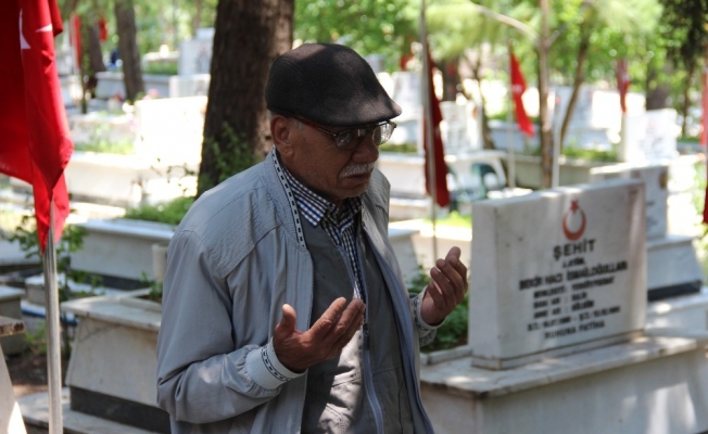 Başkan Özcan, şehit babasını makam aracıyla oğlunun kabrine götürdü